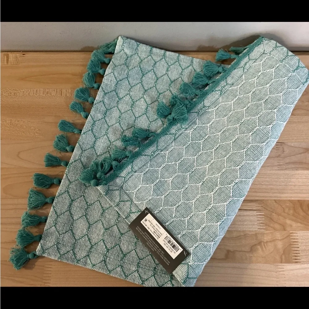 NEW Threshold Machine Washable Placemats Set Of 6 Turquoise & White 14” X 19”